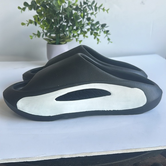 Hollow Out Futuristic Beach Slippers In Black and White-Sz 42-43-US 10-10.5 - Picture 4 of 15